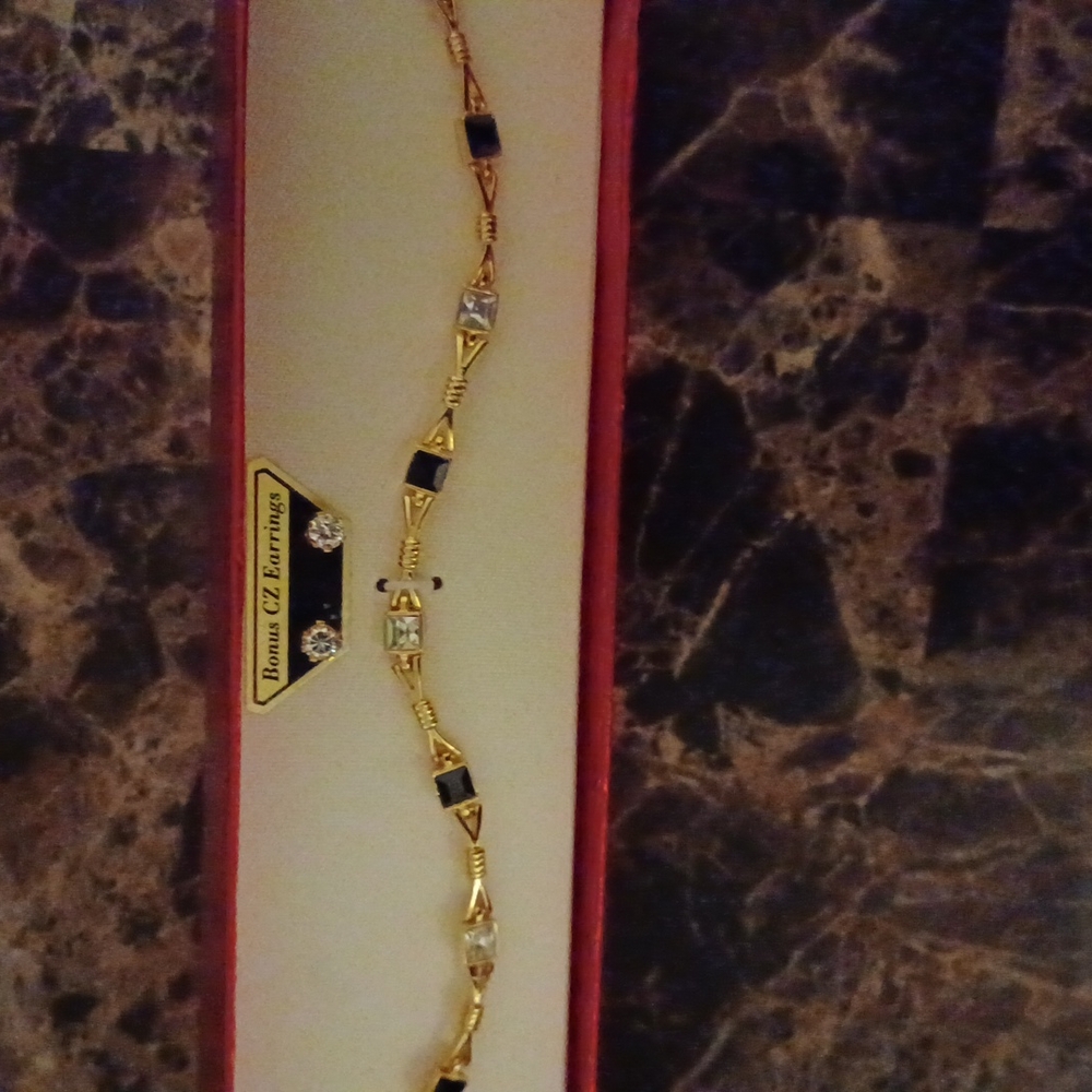 Jewery - Picture 2 of 3